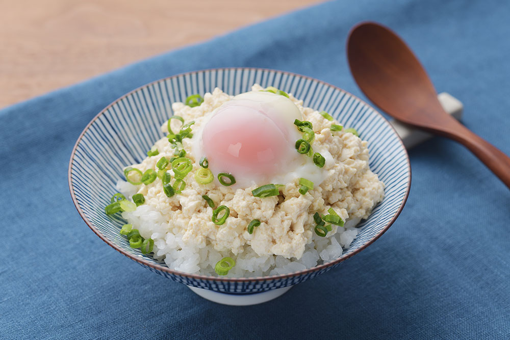 やみつき豆腐の温玉丼